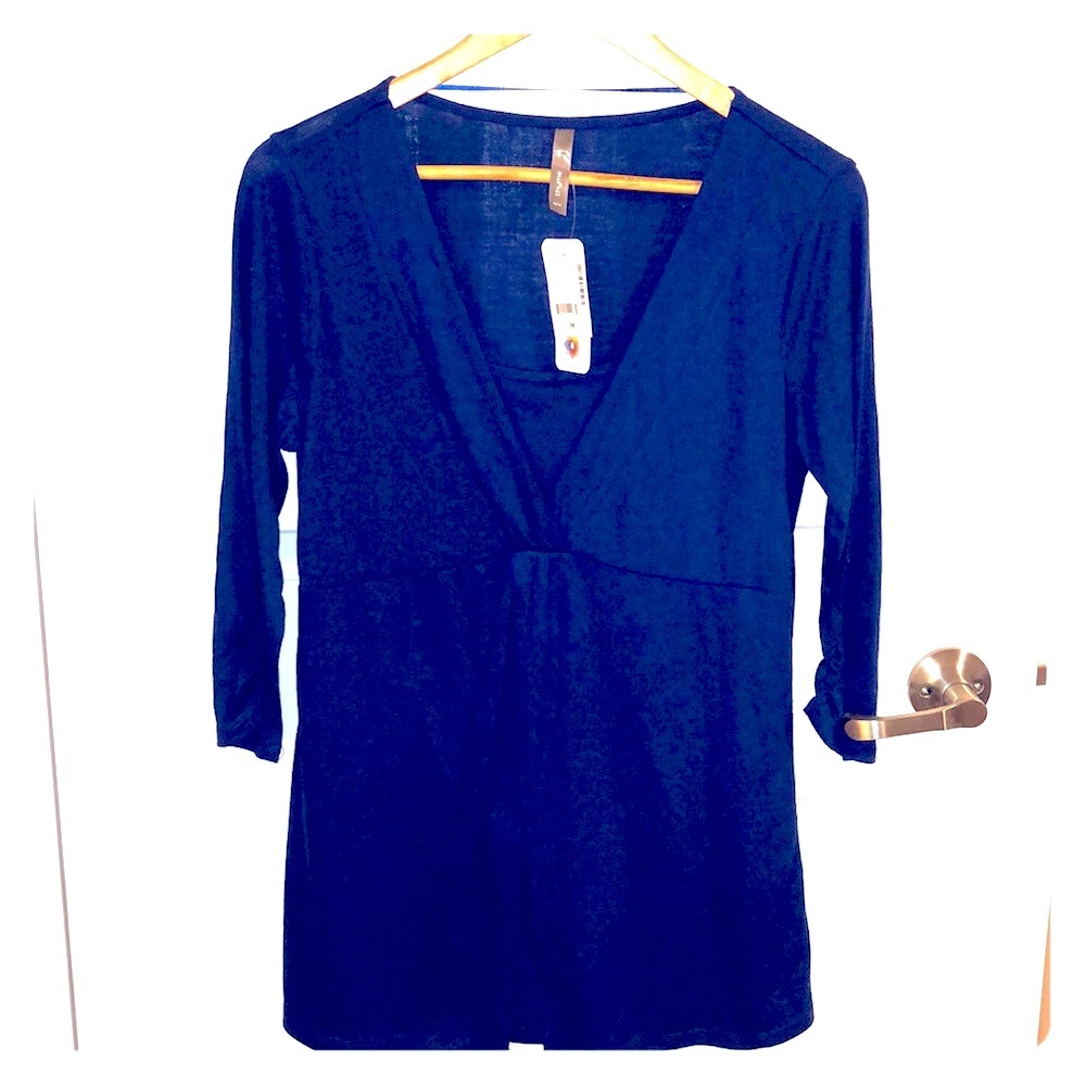 3/$20 NWT Nursing shirt